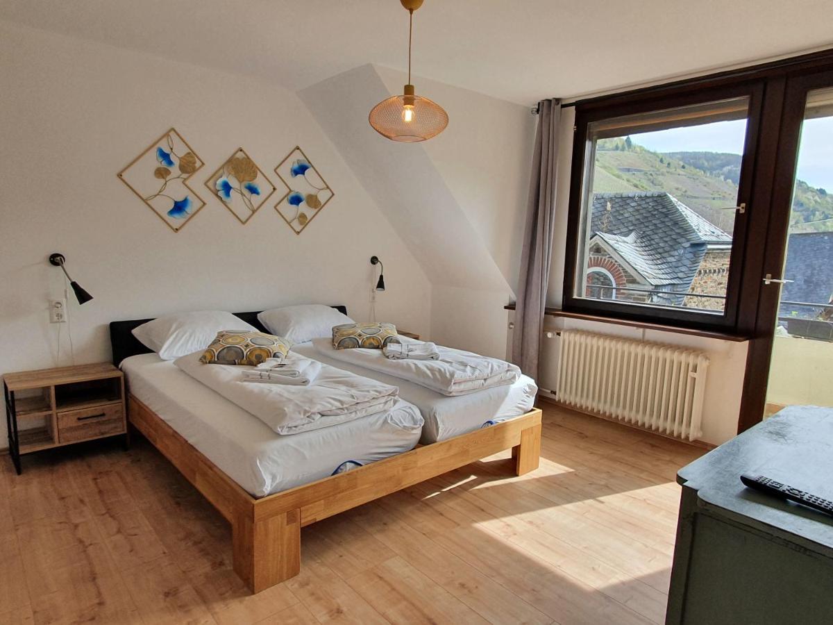 Römerstube Ferienwohnungen mit&ohne Moselblick Ediger-Eller Zimmer foto