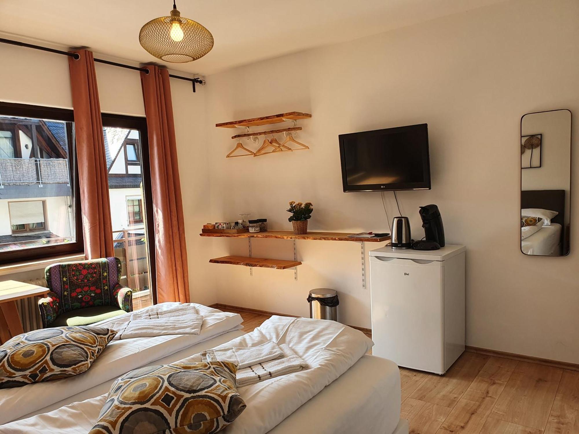 Römerstube Ferienwohnungen mit&ohne Moselblick Ediger-Eller Zimmer foto