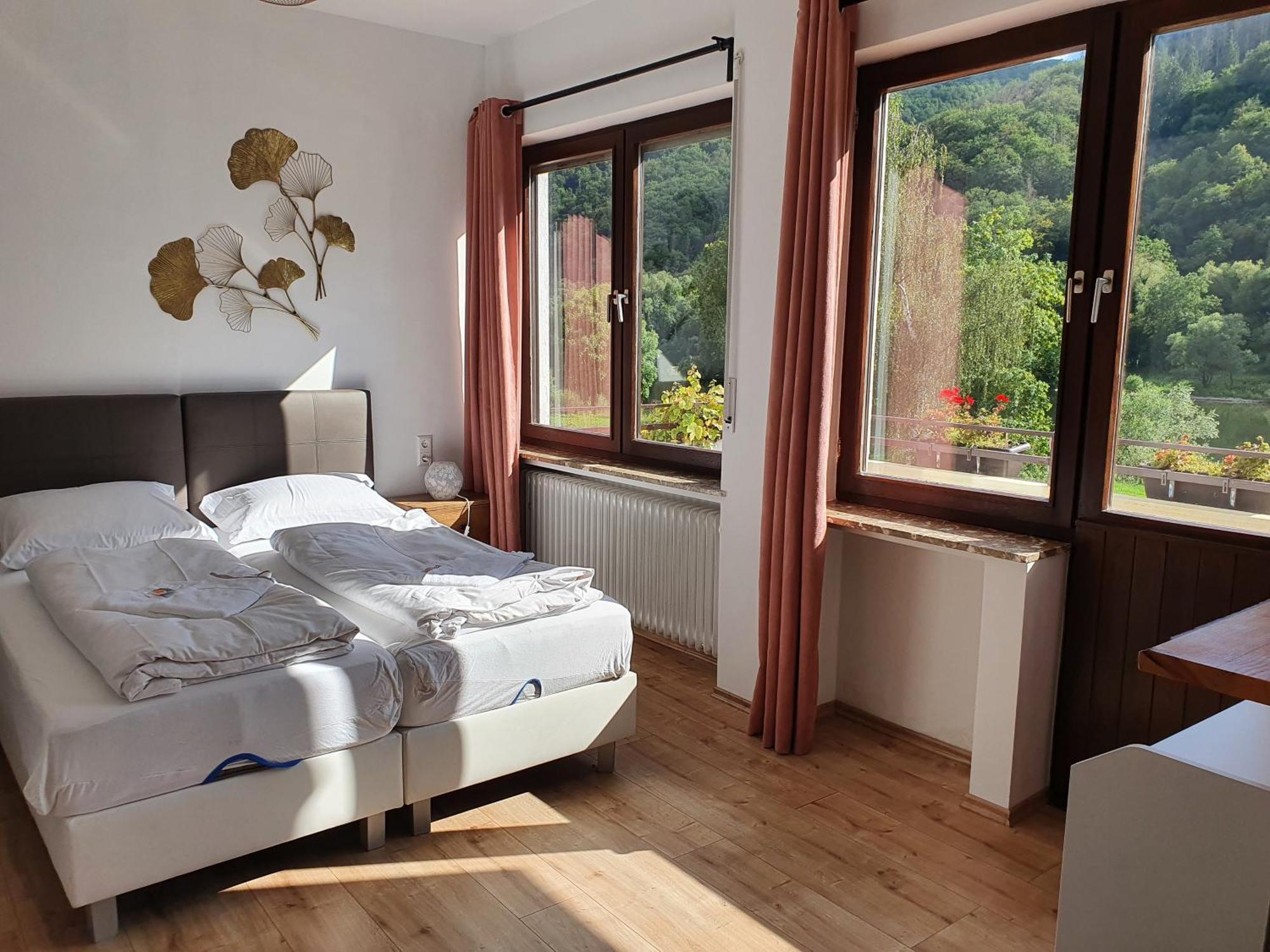 Römerstube Ferienwohnungen mit&ohne Moselblick Ediger-Eller Zimmer foto