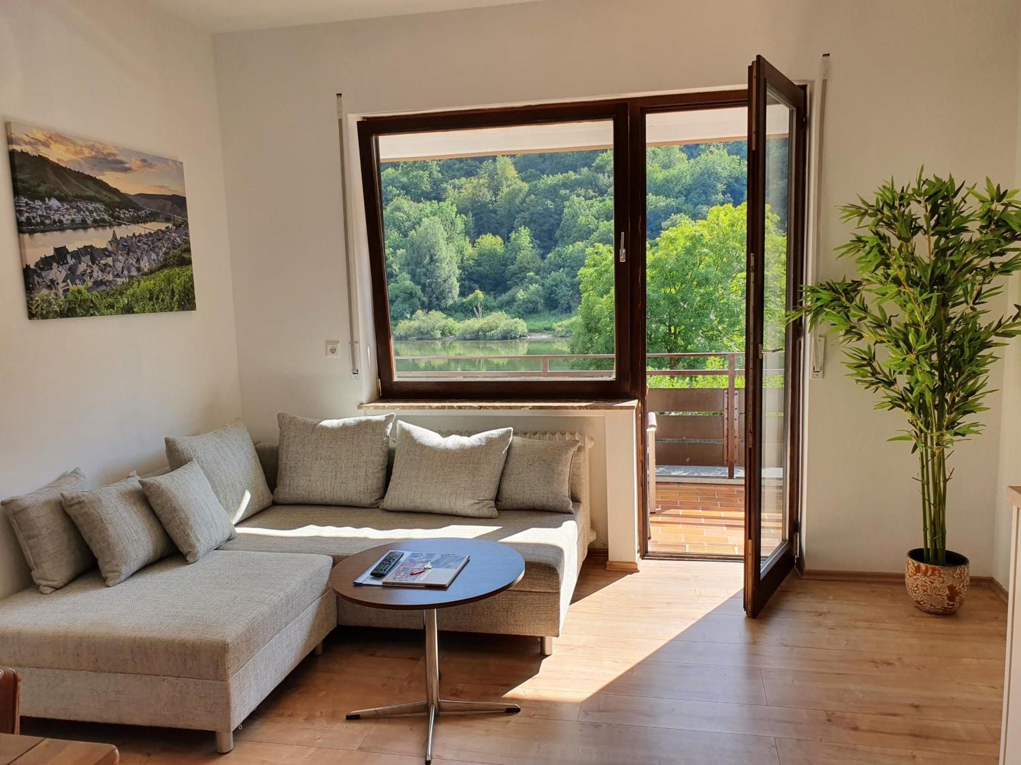 Römerstube Ferienwohnungen mit&ohne Moselblick Ediger-Eller Zimmer foto
