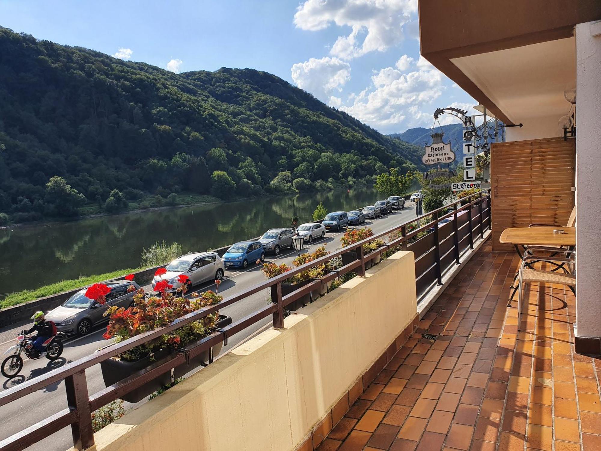 Römerstube Ferienwohnungen mit&ohne Moselblick Ediger-Eller Zimmer foto